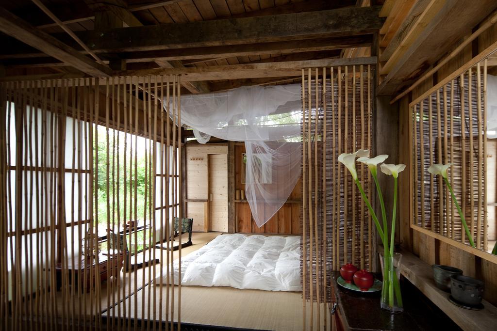 Ecolodge Le Bruit De L'Eau Saint-Quentin-en-Tourmont Chambre photo
