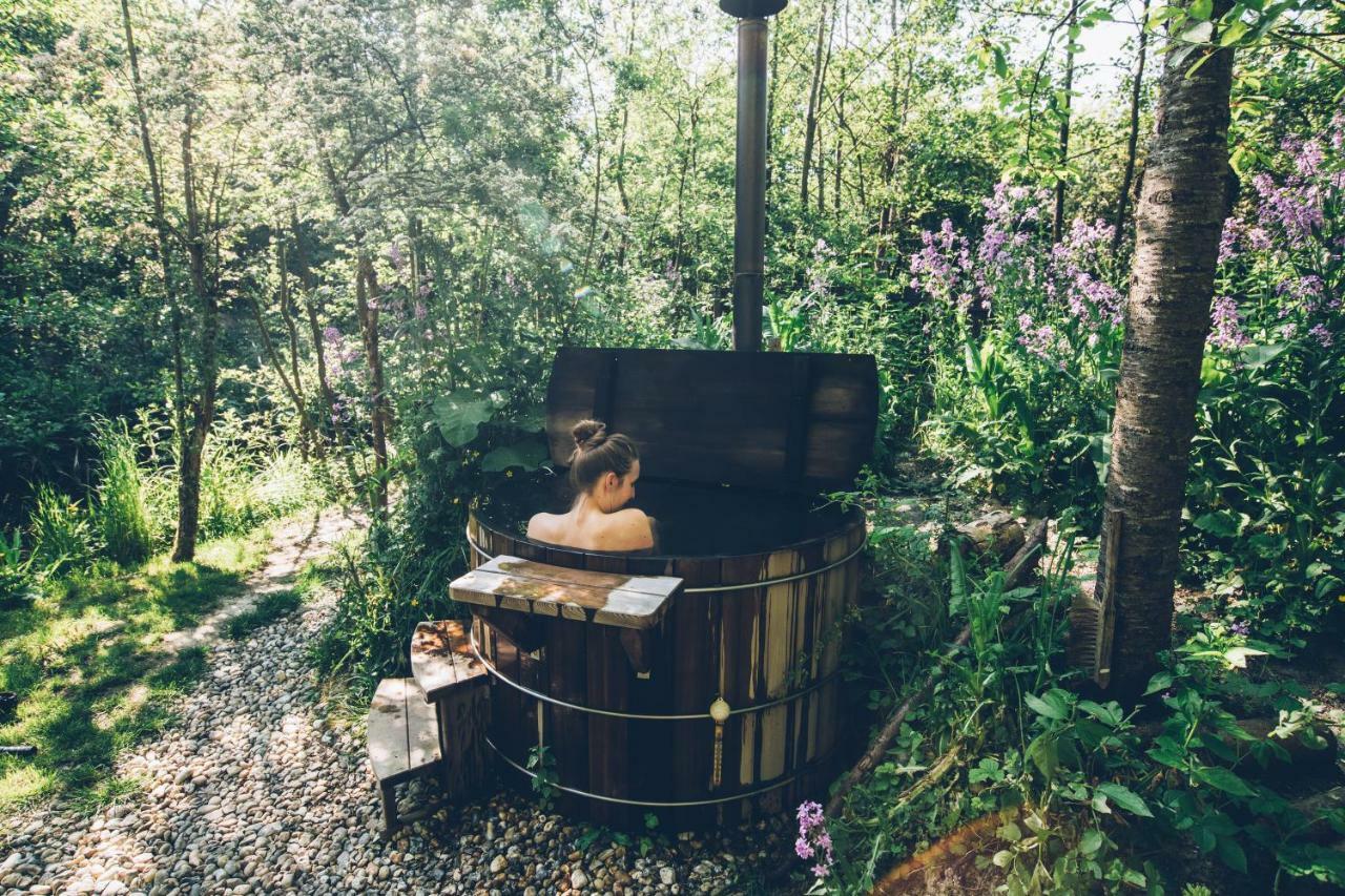 Ecolodge Le Bruit De L'Eau Saint-Quentin-en-Tourmont Extérieur photo